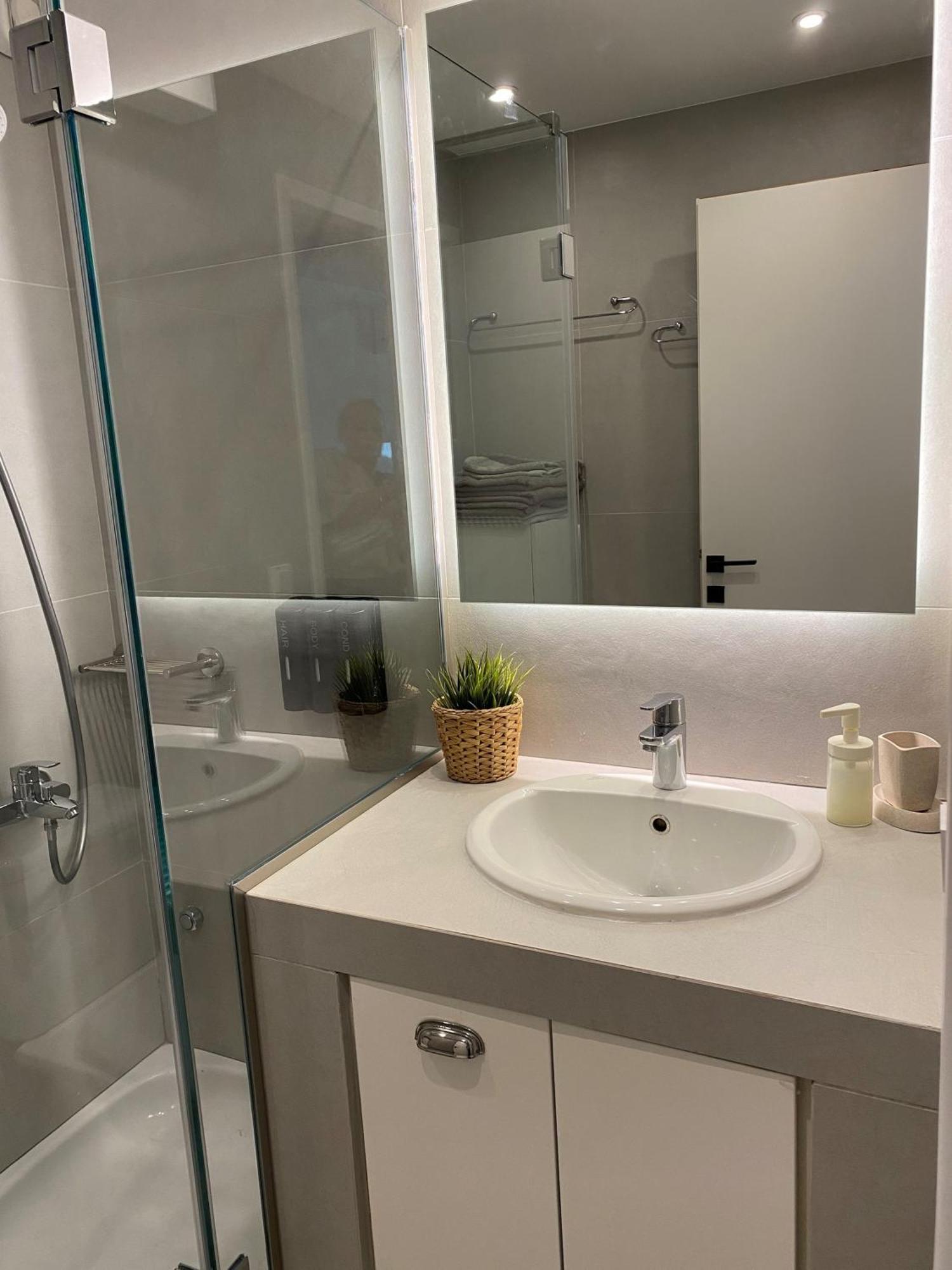 Bright, Cosy Studio Close To Glyfada Beach & Center أثينا المظهر الخارجي الصورة